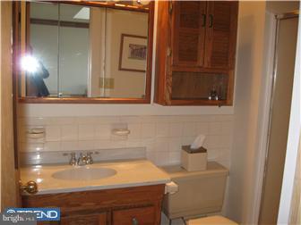 37 Winged Foot Drive Reading, PA 19607 - Photo 9 of 12 Bathroom