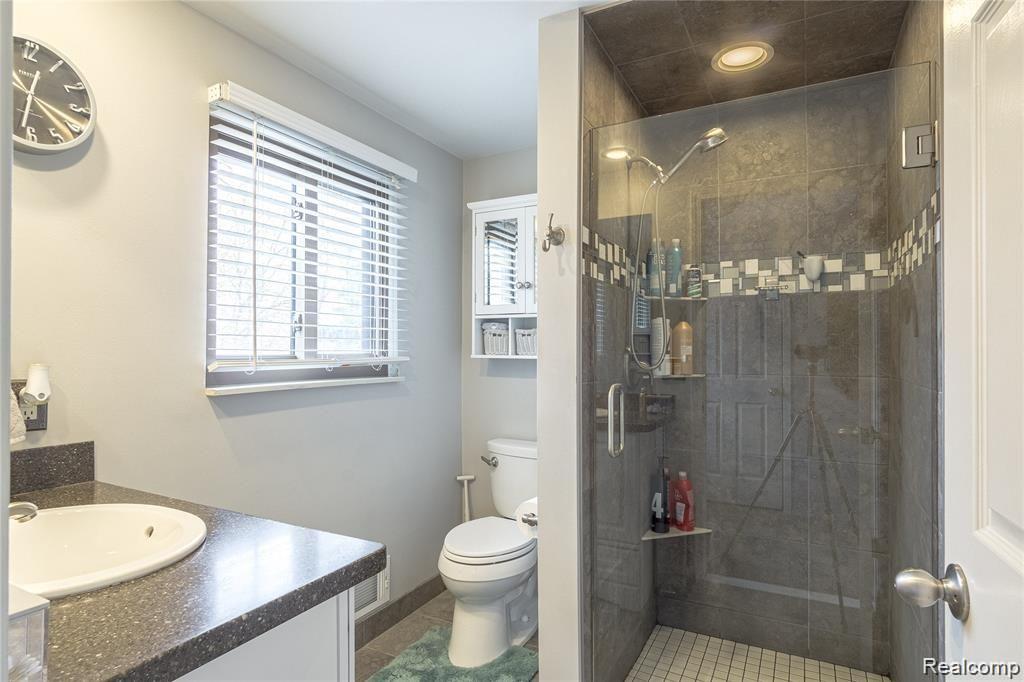 2810 Sandhurst Rochester Hills, MI 48307 - Photo 21 of 33