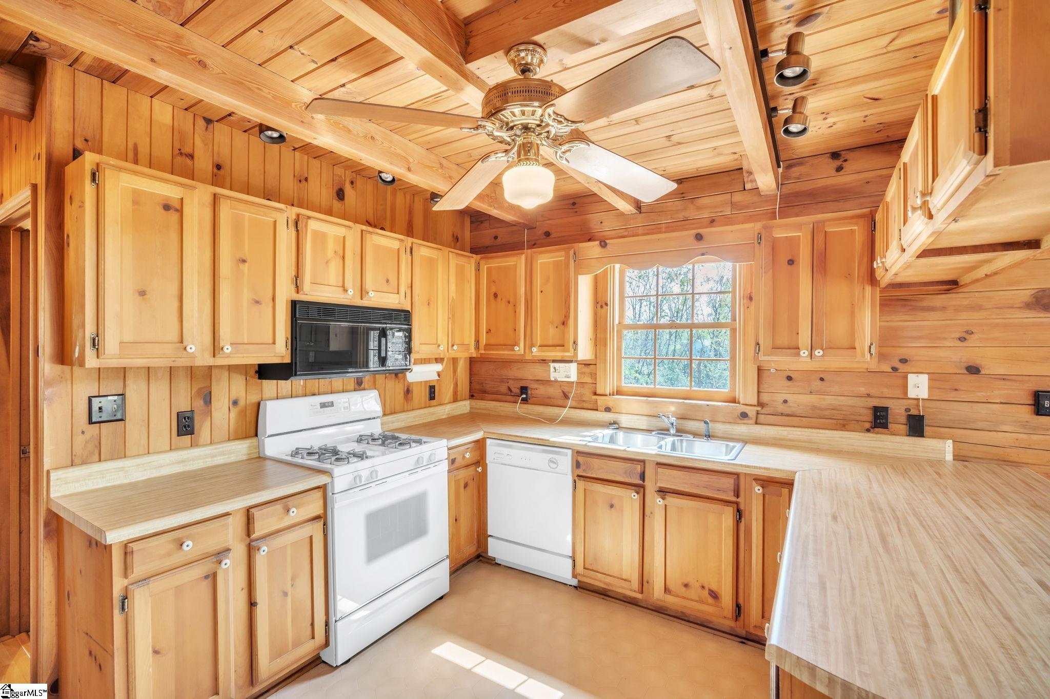 302 Doe Run Pickens, SC 29671 - Photo 7 of 34 Gallery Image 7