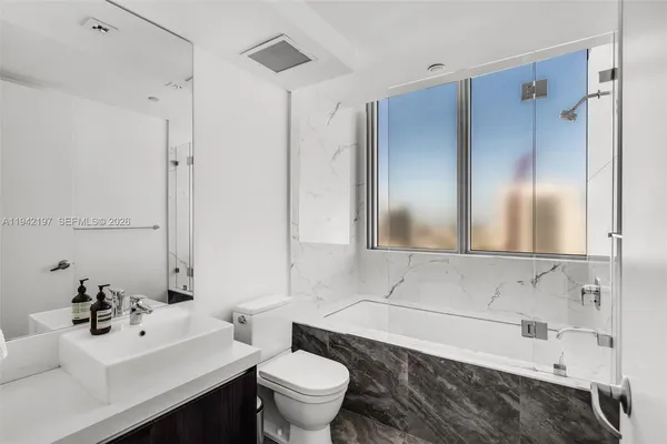 $11,000 | 1100 Biscayne Boulevard, Unit 2907, Miami, FL 33132