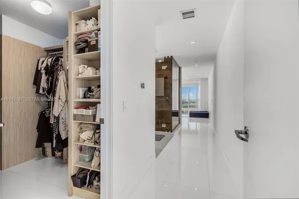 $11,000 | 1100 Biscayne Boulevard, Unit 2907, Miami, FL 33132