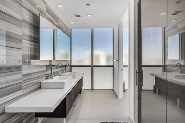 $11,000 | 1100 Biscayne Boulevard, Unit 2907, Miami, FL 33132