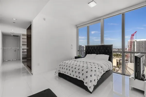 $11,000 | 1100 Biscayne Boulevard, Unit 2907, Miami, FL 33132