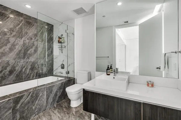 $11,000 | 1100 Biscayne Boulevard, Unit 2907, Miami, FL 33132