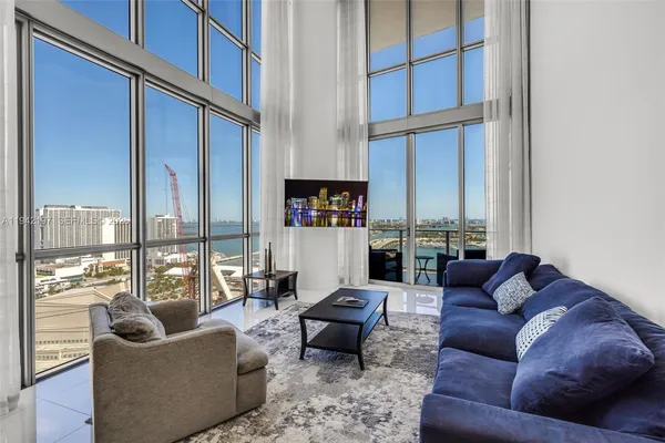 $11,000 | 1100 Biscayne Boulevard, Unit 2907, Miami, FL 33132
