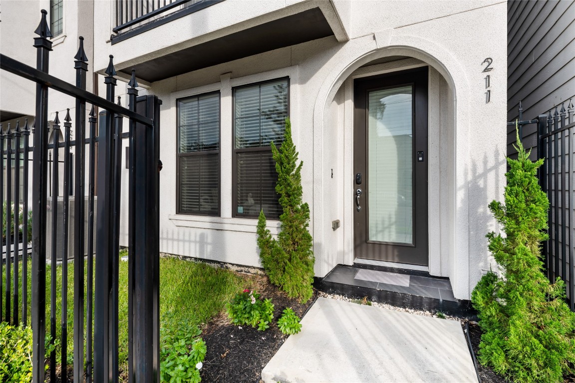 211 Milby Street Houston, TX 77003 - Photo 3 of 26