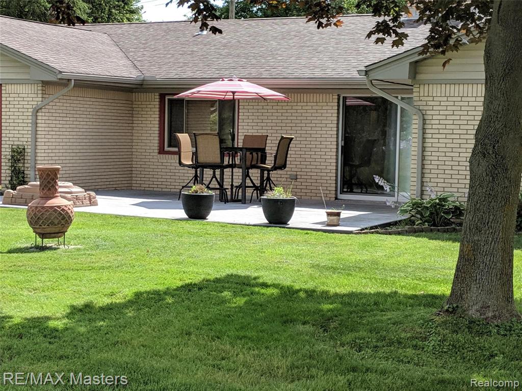 29850 Pointe Drive Gibraltar, MI 48173 - Photo 18 of 20