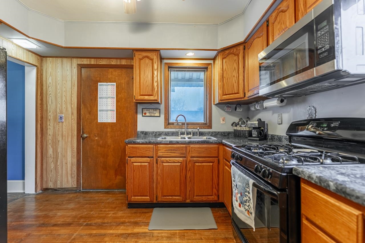 612 Chicago Street Belvidere, IL 61008 - Photo 6 of 31