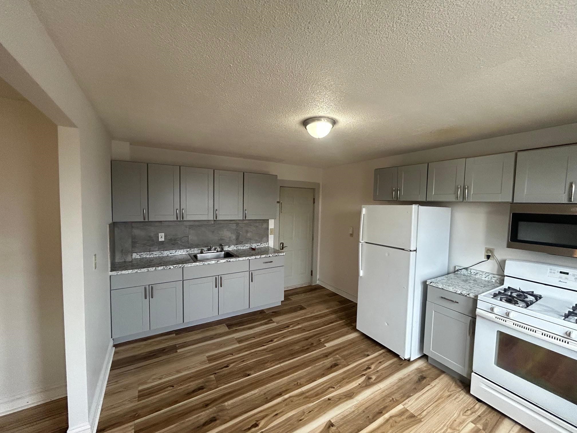 23 Elm Street, Unit #7 3 Nashua, NH 03060 - Photo 2 of 17