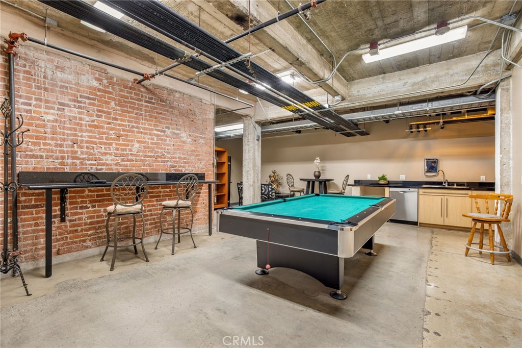 835 Locust Avenue, Unit 519 Long Beach, CA 90813 - Photo 34 of 42 a room with table tennis table and chairs