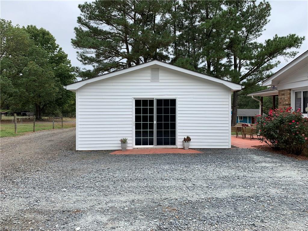 207 Andrew Hunter Road Asheboro, NC 27203 - Photo 4 of 28 Gallery Image 4