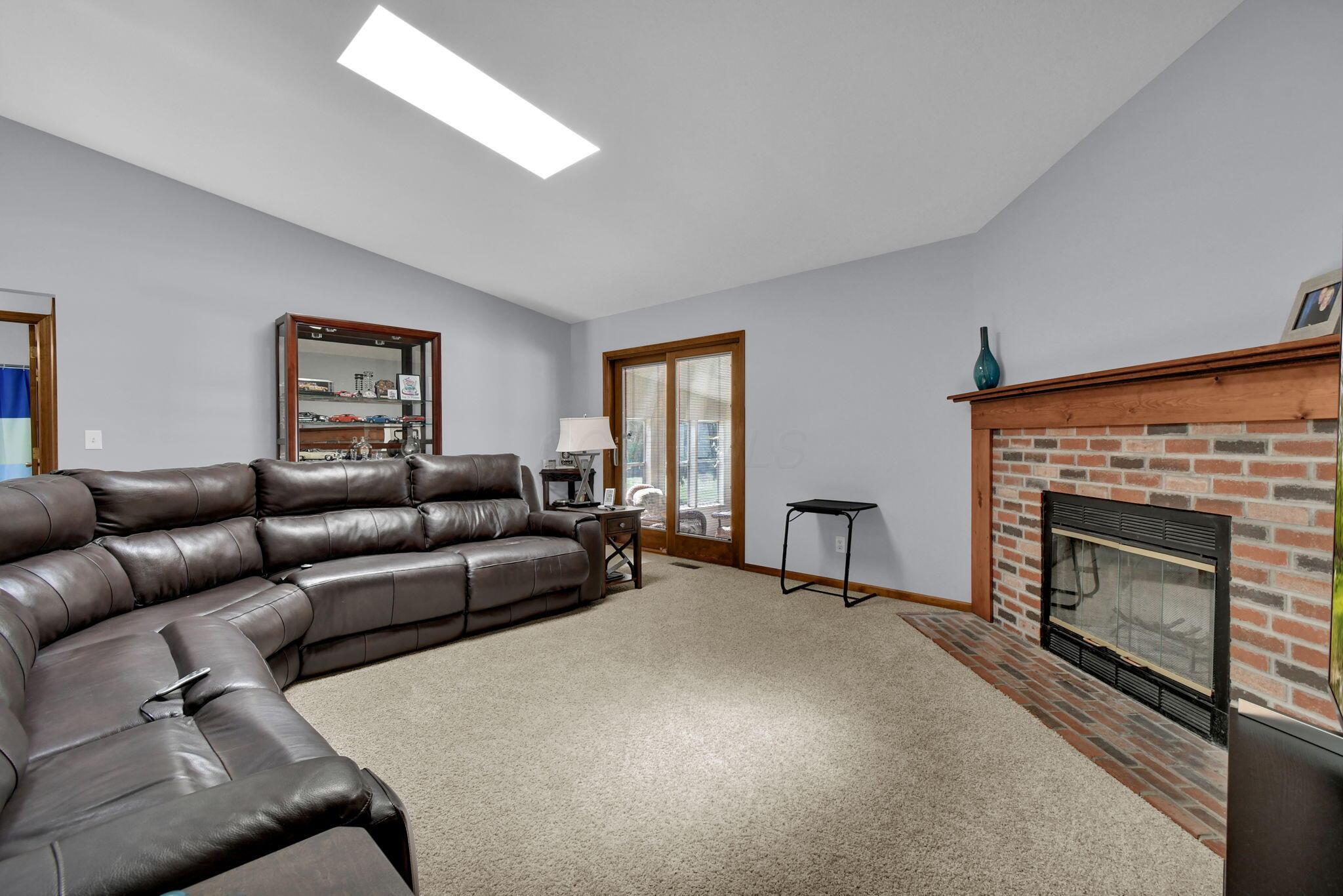 10959 Heimberger Road Northwest Baltimore, OH 43105 - Photo 17 of 48 Great Room