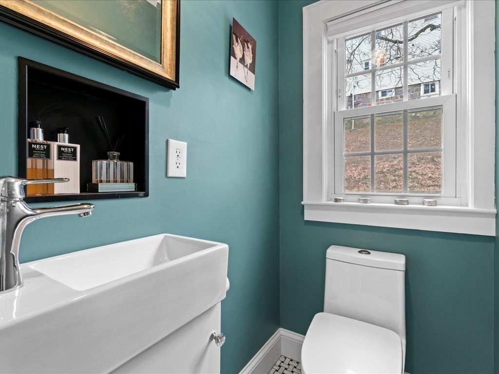40 Lake Shore Road Boston, MA 02135 - Photo 10 of 39