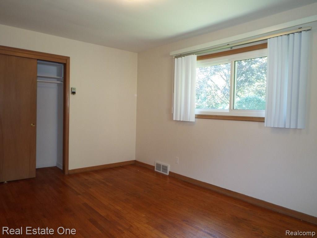 28211 Westerleigh Road Farmington Hills, MI 48334 - Photo 25 of 48