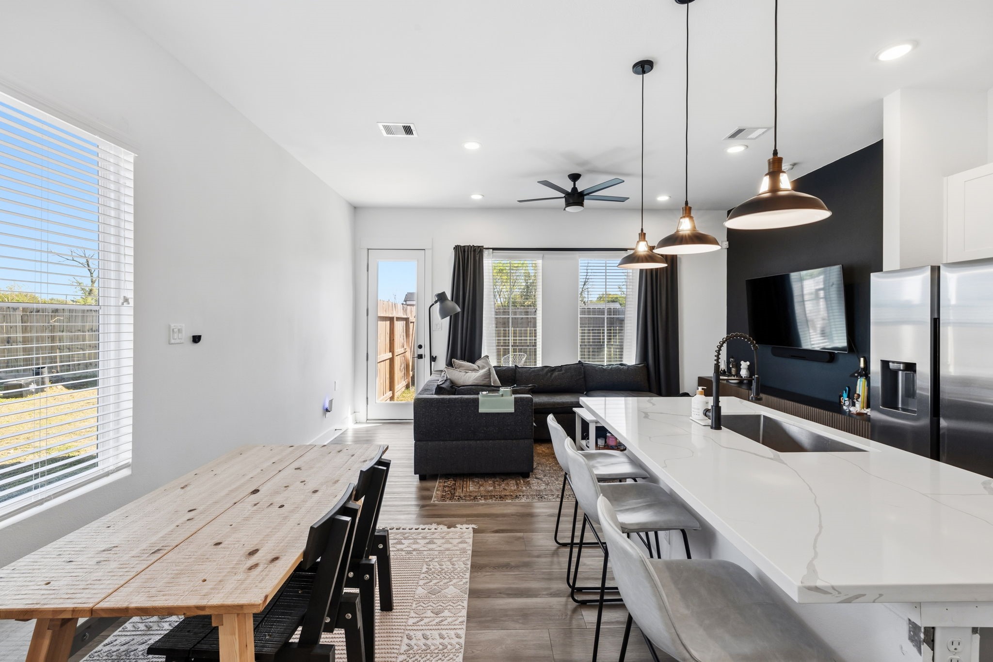 2908 Stevens Street Houston, TX 77026 - Photo 2 of 38