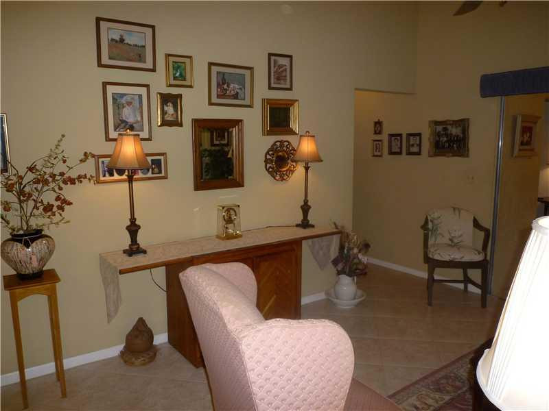 8094 Springtree Road, Unit 8094 Boca Raton, FL 33496 - Photo 11 of 31 Living Room