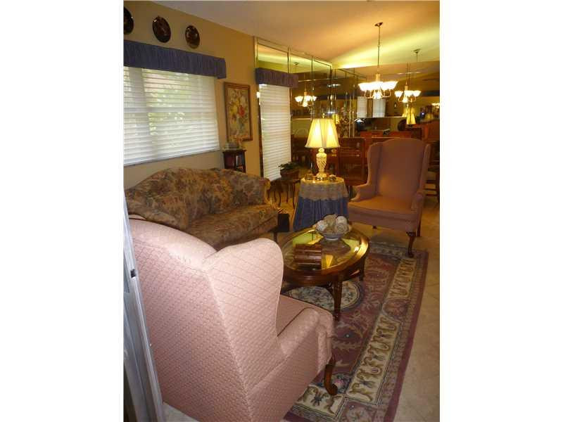 8094 Springtree Road, Unit 8094 Boca Raton, FL 33496 - Photo 12 of 31 Living Room