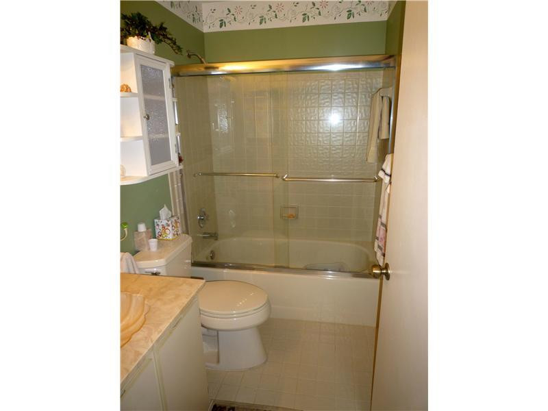 8094 Springtree Road, Unit 8094 Boca Raton, FL 33496 - Photo 18 of 31 Bathroom
