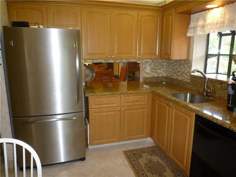 8094 Springtree Road, Unit 8094 Boca Raton, FL 33496 - Photo 3 of 31 Kitchen