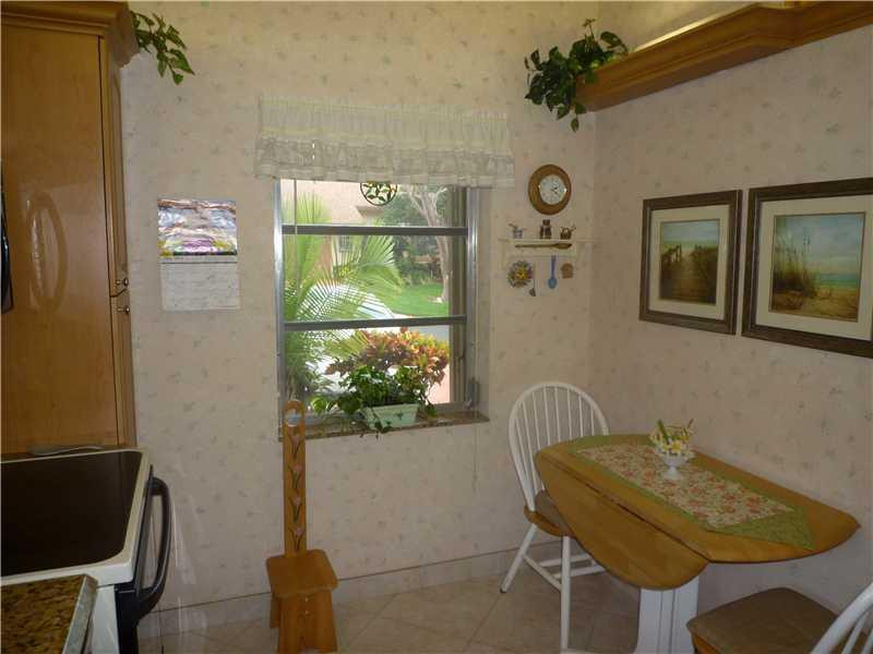 8094 Springtree Road, Unit 8094 Boca Raton, FL 33496 - Photo 6 of 31 Kitchen