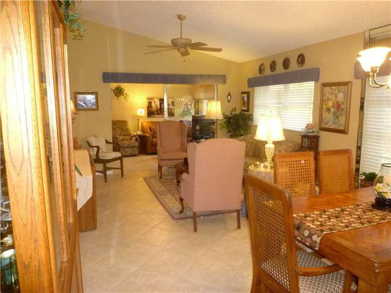 8094 Springtree Road, Unit 8094 Boca Raton, FL 33496 - Photo 8 of 31 Living Room