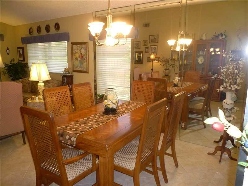 8094 Springtree Road, Unit 8094 Boca Raton, FL 33496 - Photo 9 of 31 Dining Room