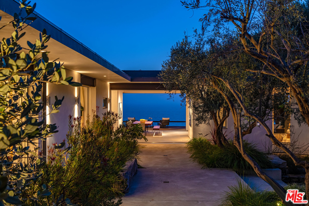 32554 Pacific Coast Highway Malibu, CA 90265 - Photo 22 of 23 Gallery Image 22