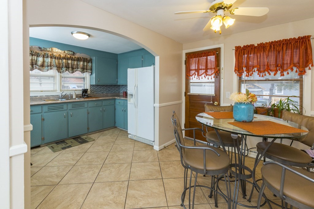 47 Shawmut Street Springfield, MA 01108 - Photo 10 of 39