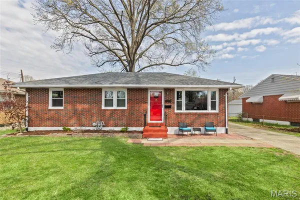 $189,900 | 2419 Woodlawn Avenue, Granite City, IL 62040