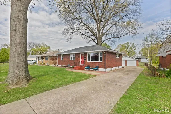 $189,900 | 2419 Woodlawn Avenue, Granite City, IL 62040