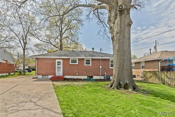 $189,900 | 2419 Woodlawn Avenue, Granite City, IL 62040