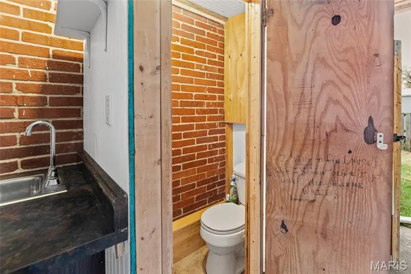 $189,900 | 2419 Woodlawn Avenue, Granite City, IL 62040