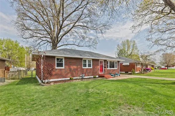 $189,900 | 2419 Woodlawn Avenue, Granite City, IL 62040