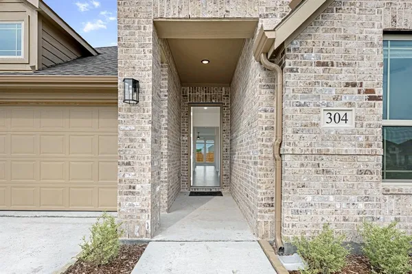 $299,474 | 304 Keystone Drive, Commerce, TX 75428