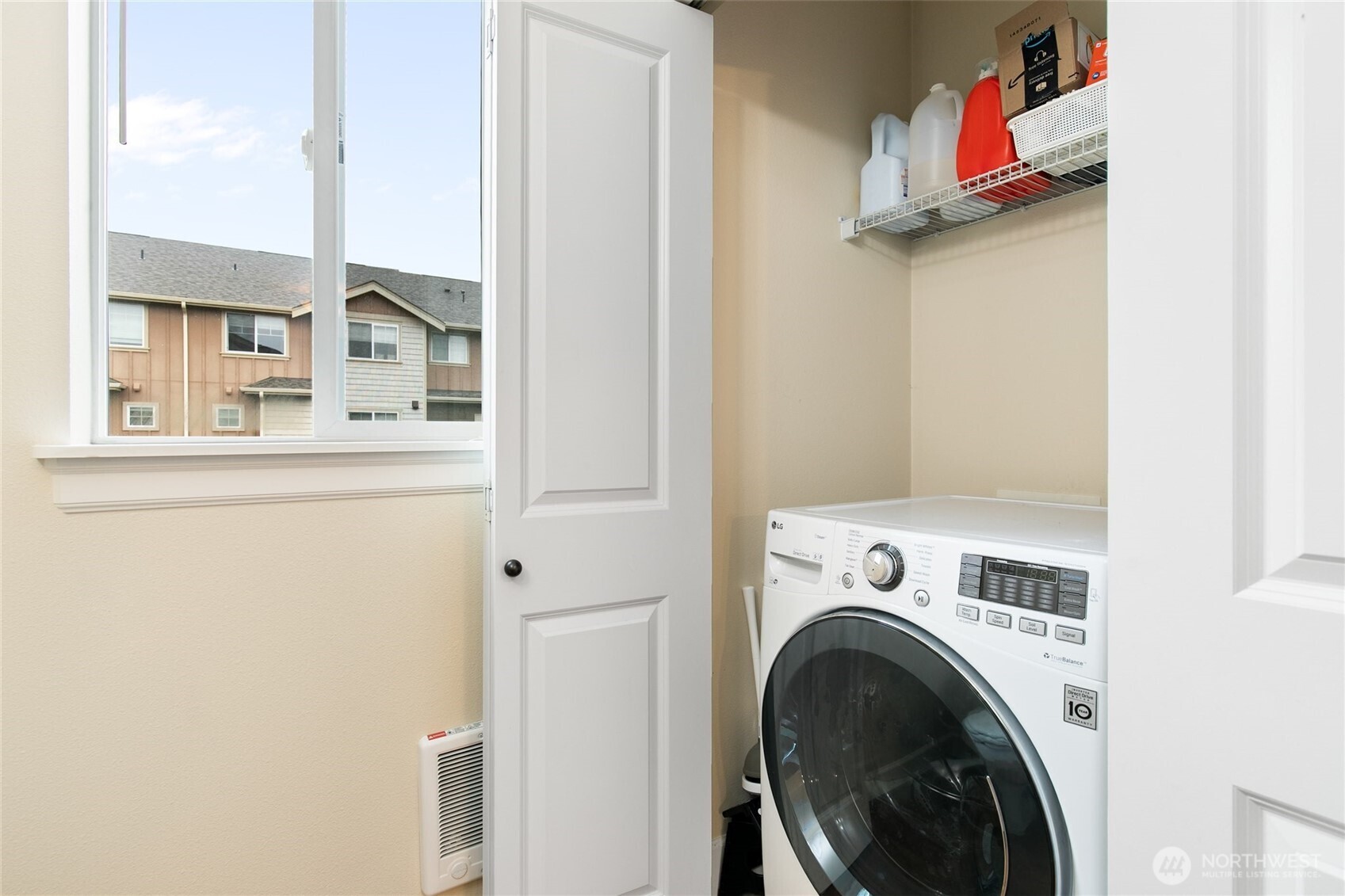 320 Chelan Place Northeast, Unit H1 Renton, WA 98059 - Photo 16 of 30 a utility room with dryer and washer