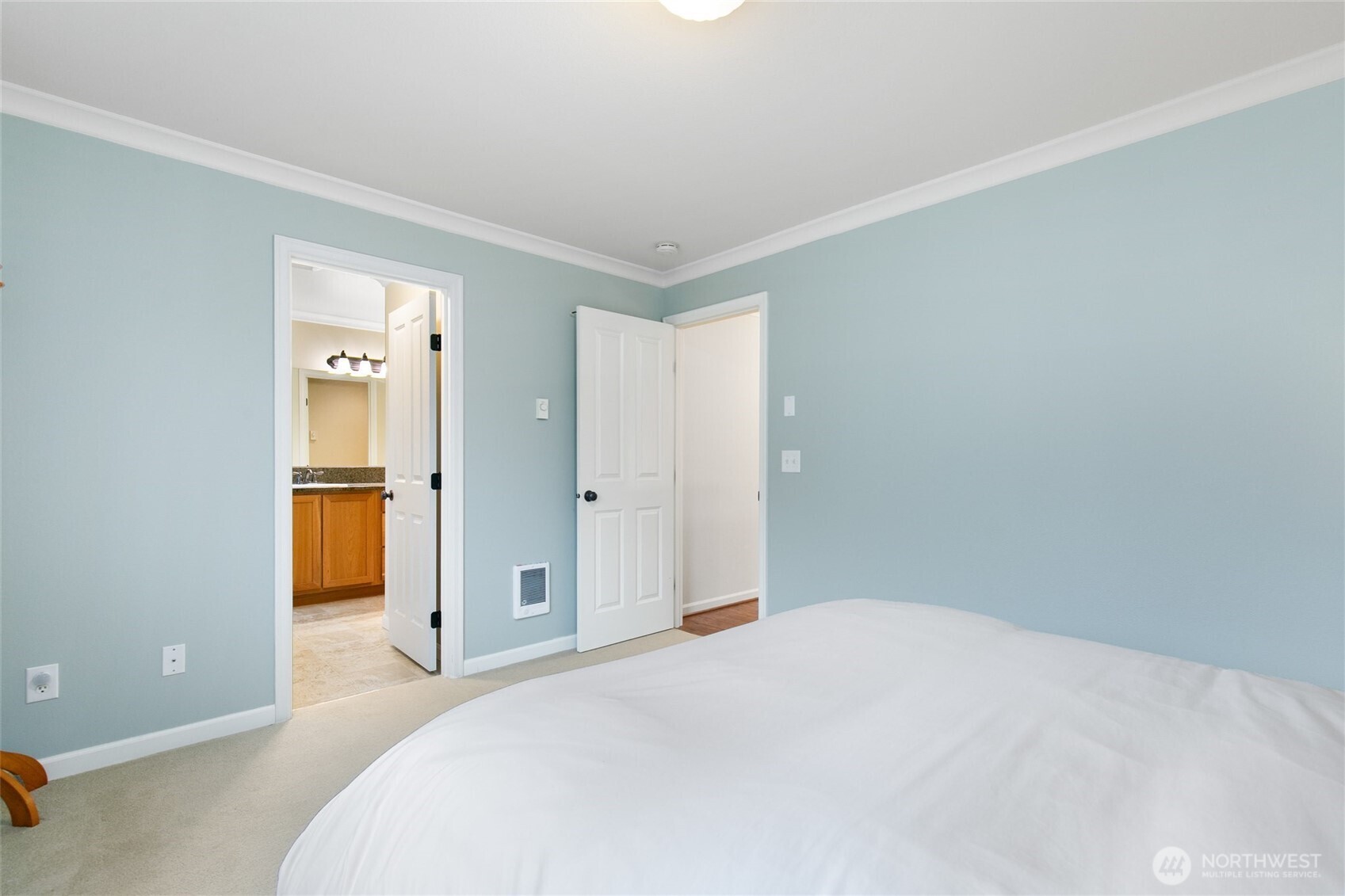 320 Chelan Place Northeast, Unit H1 Renton, WA 98059 - Photo 18 of 30 a bedroom with a bed and a bathroom