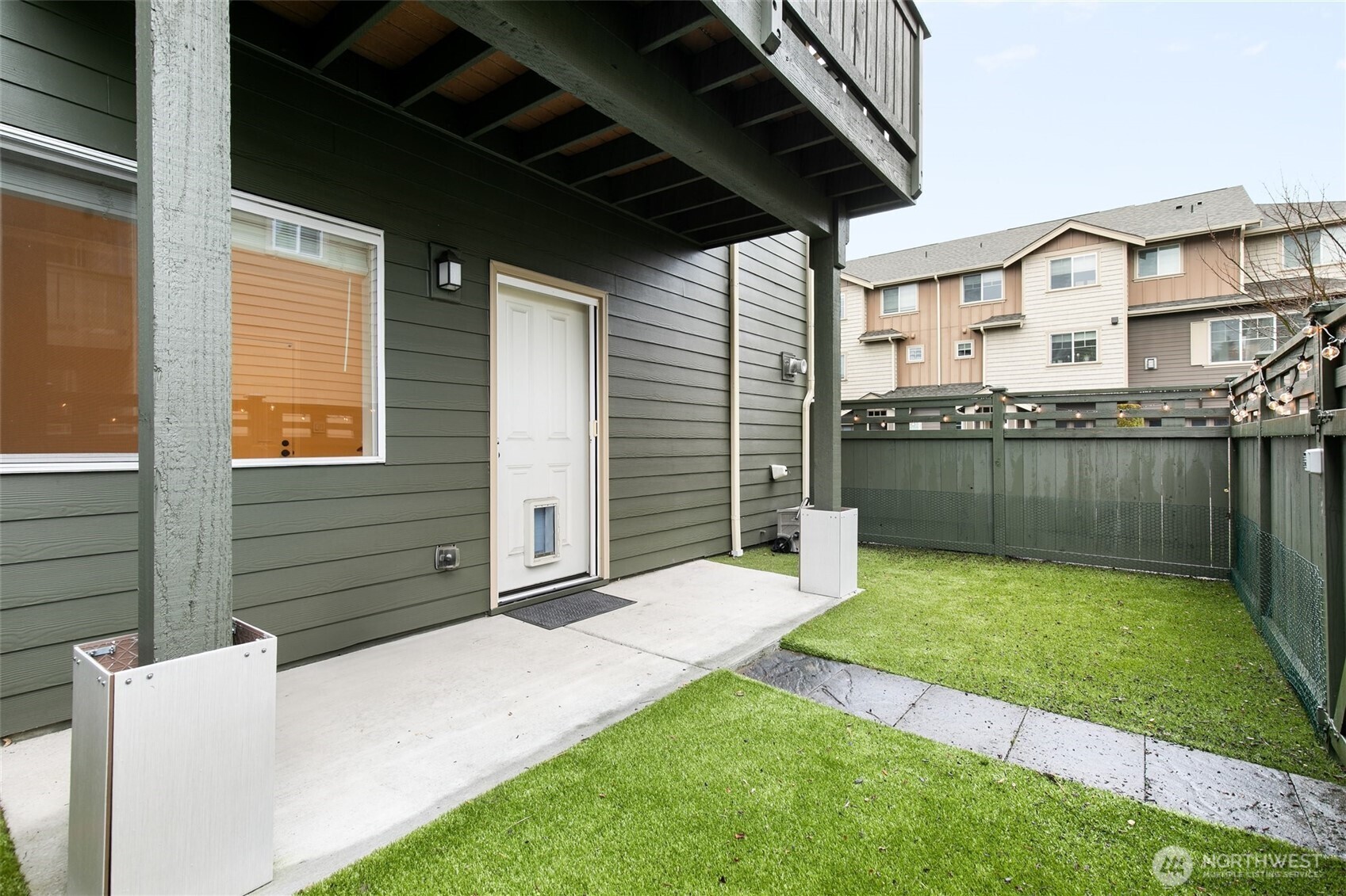 320 Chelan Place Northeast, Unit H1 Renton, WA 98059 - Photo 28 of 30 a view of a backyard with plants