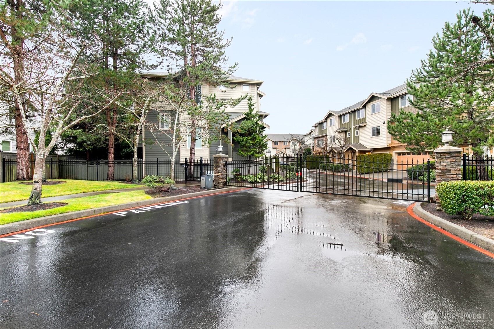 320 Chelan Place Northeast, Unit H1 Renton, WA 98059 - Photo 29 of 30 a view of outdoor space yard and swimming pool