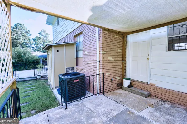 a view of a back yard of the house