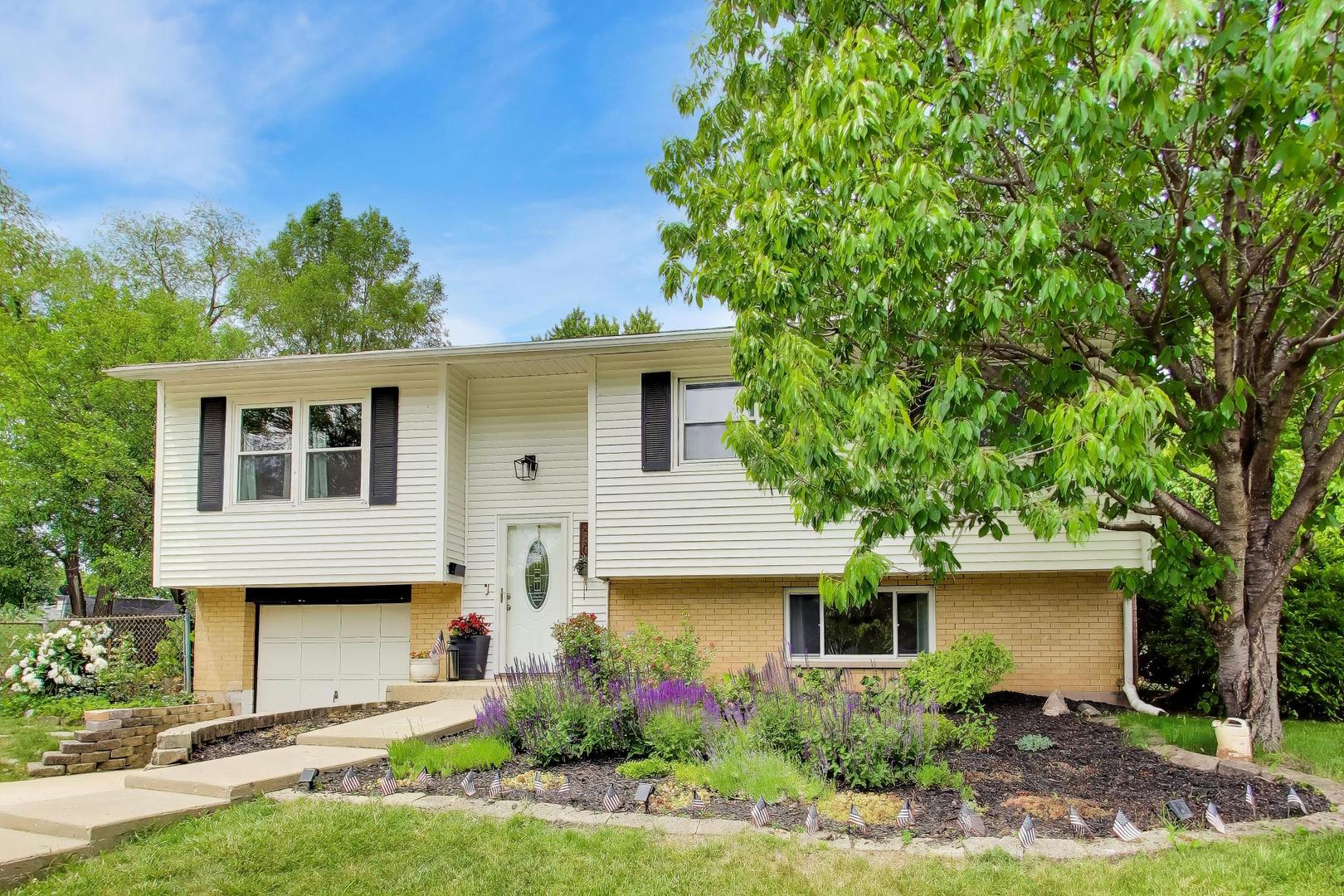 460 North Ridgemoor Avenue Mundelein, IL 60060 - Photo 2 of 41