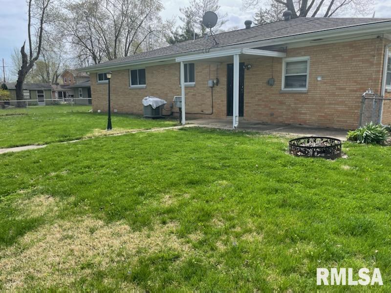 3136 Rita Avenue Springfield, IL 62703 - Photo 2 of 20