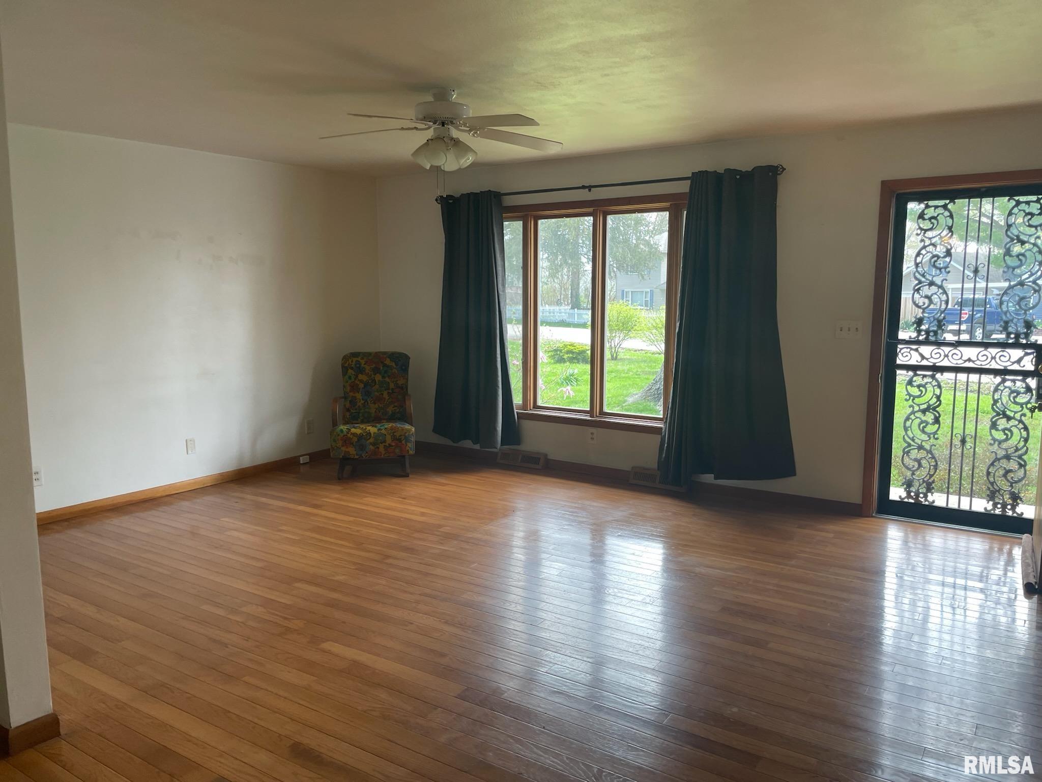 3136 Rita Avenue Springfield, IL 62703 - Photo 3 of 20