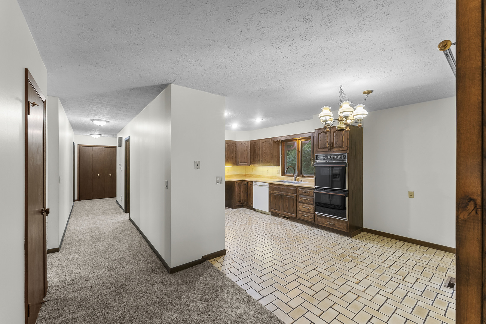 3746 53rd Street, Unit 1 Moline, IL 61265 - Photo 7 of 36 Gallery Image 7