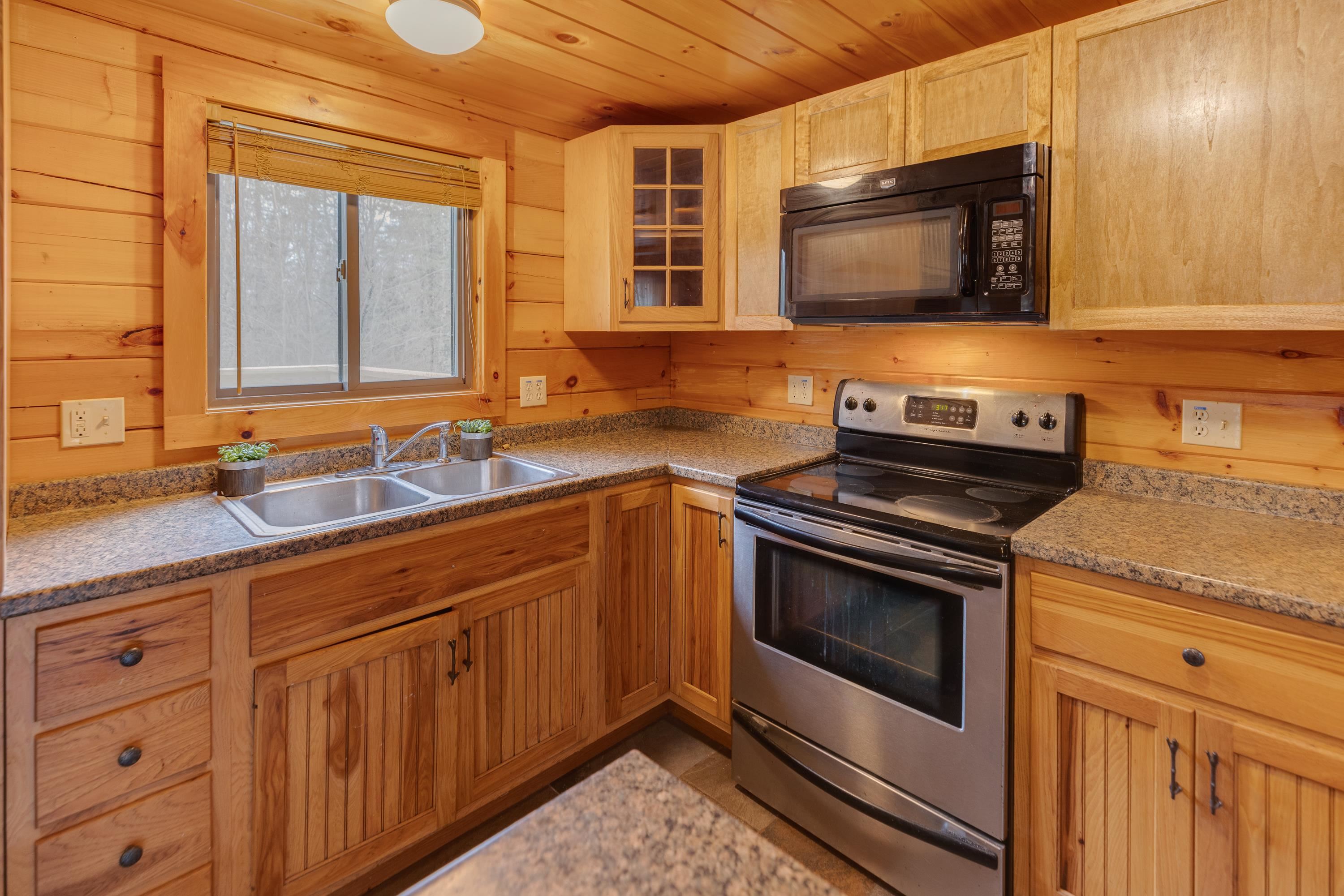 976 S Road Bethlehem, NH 03574 - Photo 3 of 33 Gallery Image 3