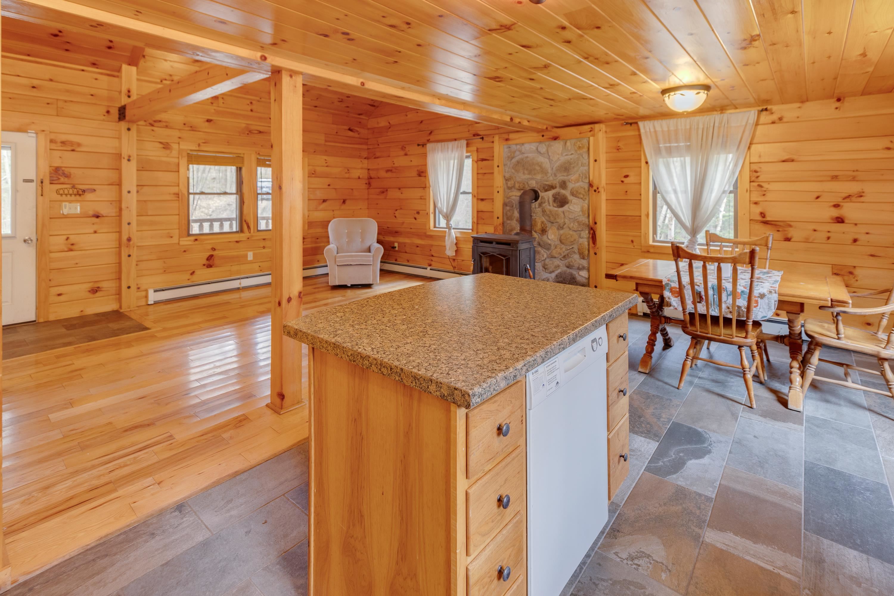 976 S Road Bethlehem, NH 03574 - Photo 5 of 33 Gallery Image 5