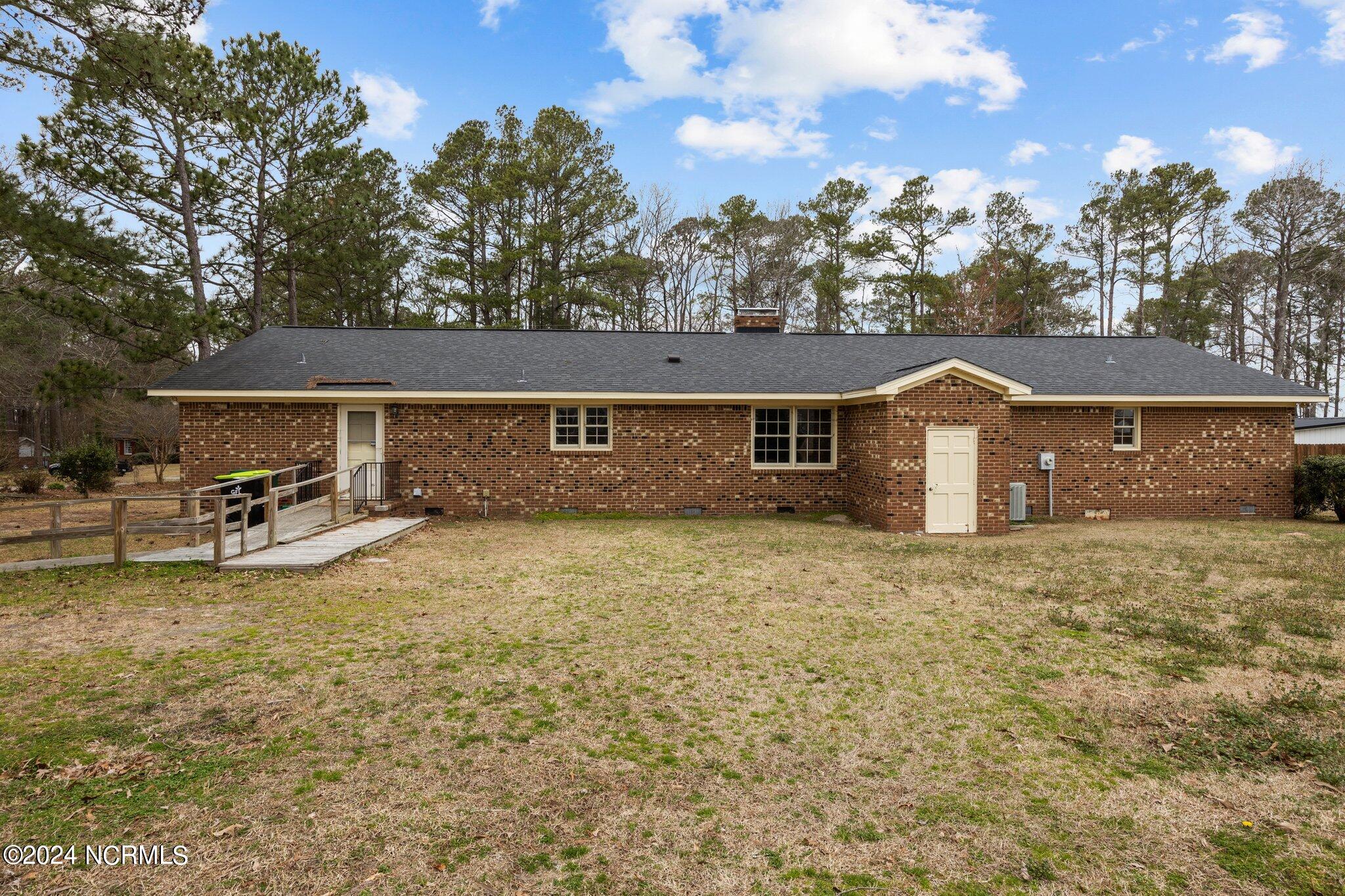 1041 Oakview Road Williamston, NC 27892 - Photo 32 of 42 32-web-or-mls-470A7481