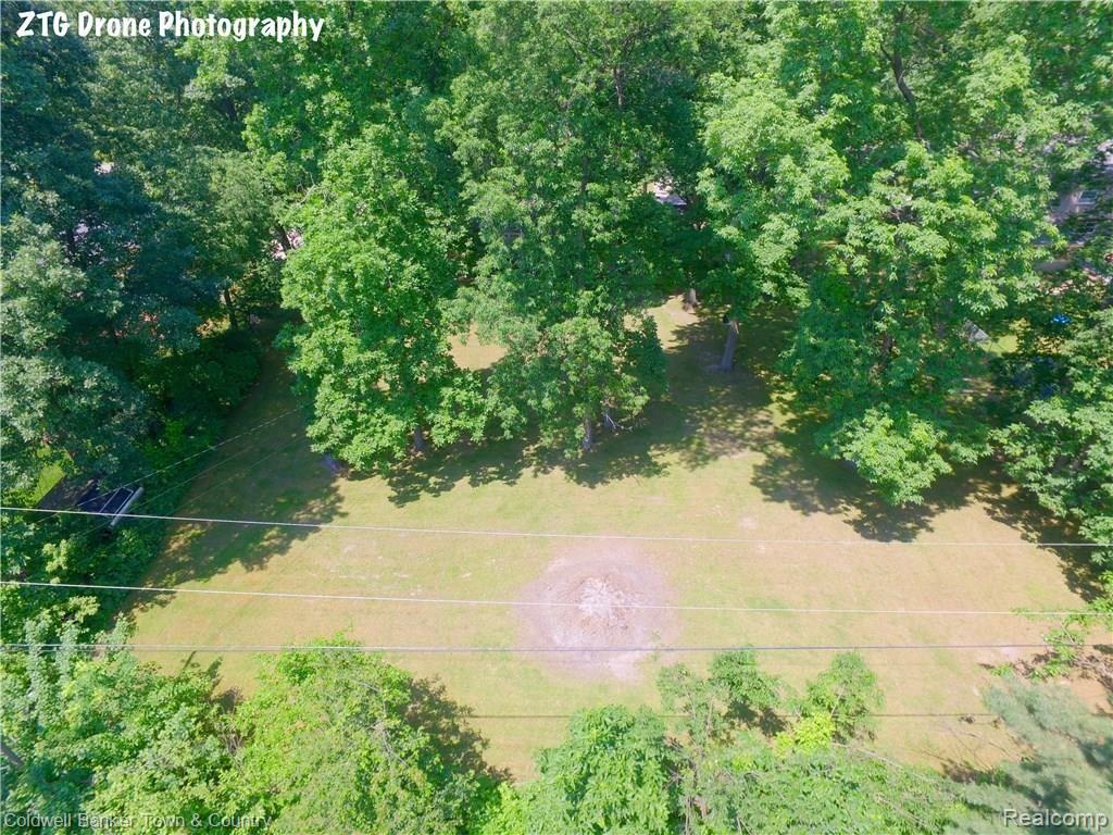 1010 Oakcrest Road Howell, MI 48843 - Photo 32 of 33 DJI_0156.jpg