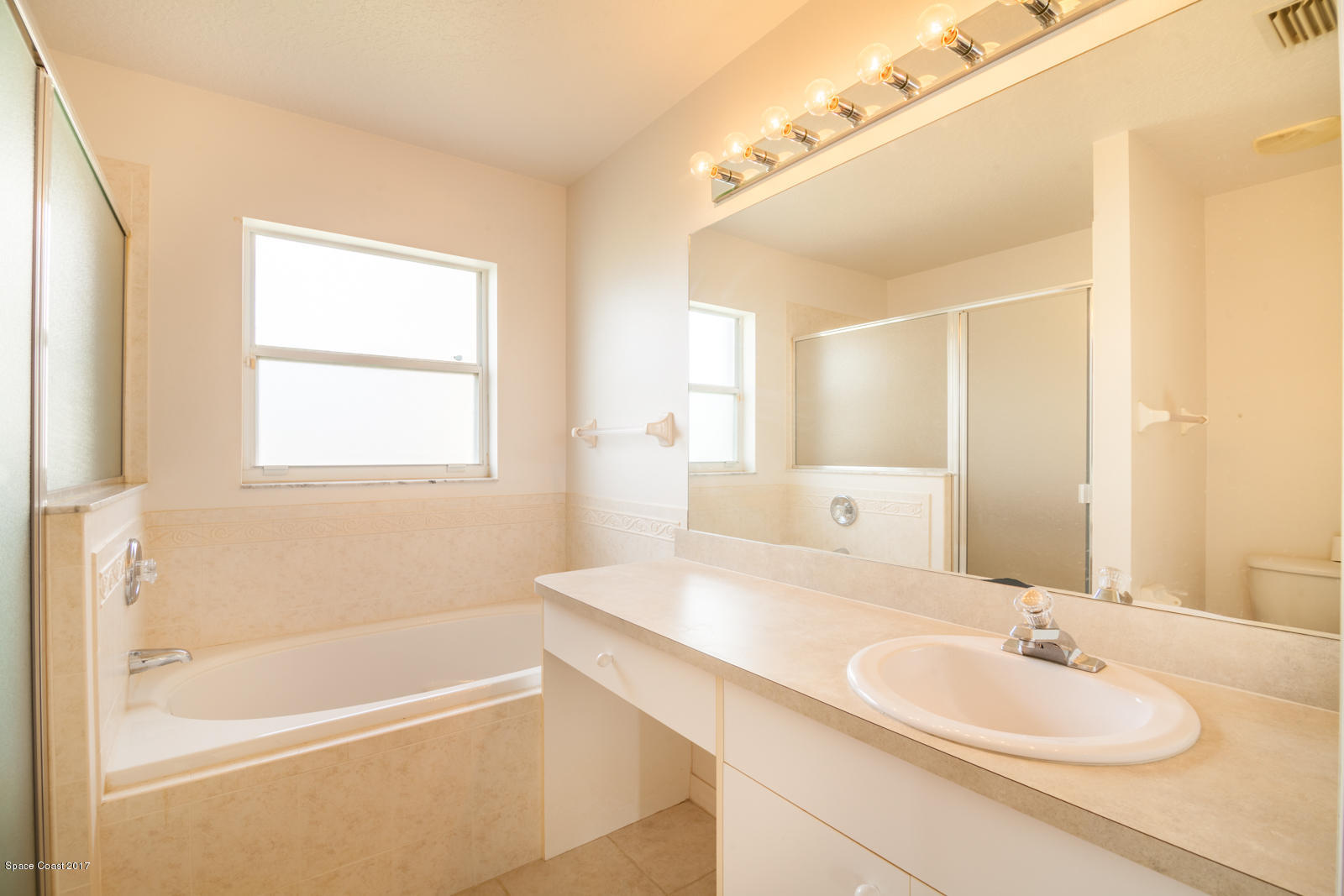 2158 Spring Creek Circle Palm Bay, FL 32905 - Photo 10 of 17 Master Bathroom