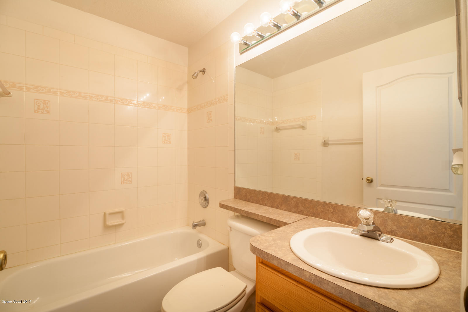 2158 Spring Creek Circle Palm Bay, FL 32905 - Photo 6 of 17 Guest Bathroom