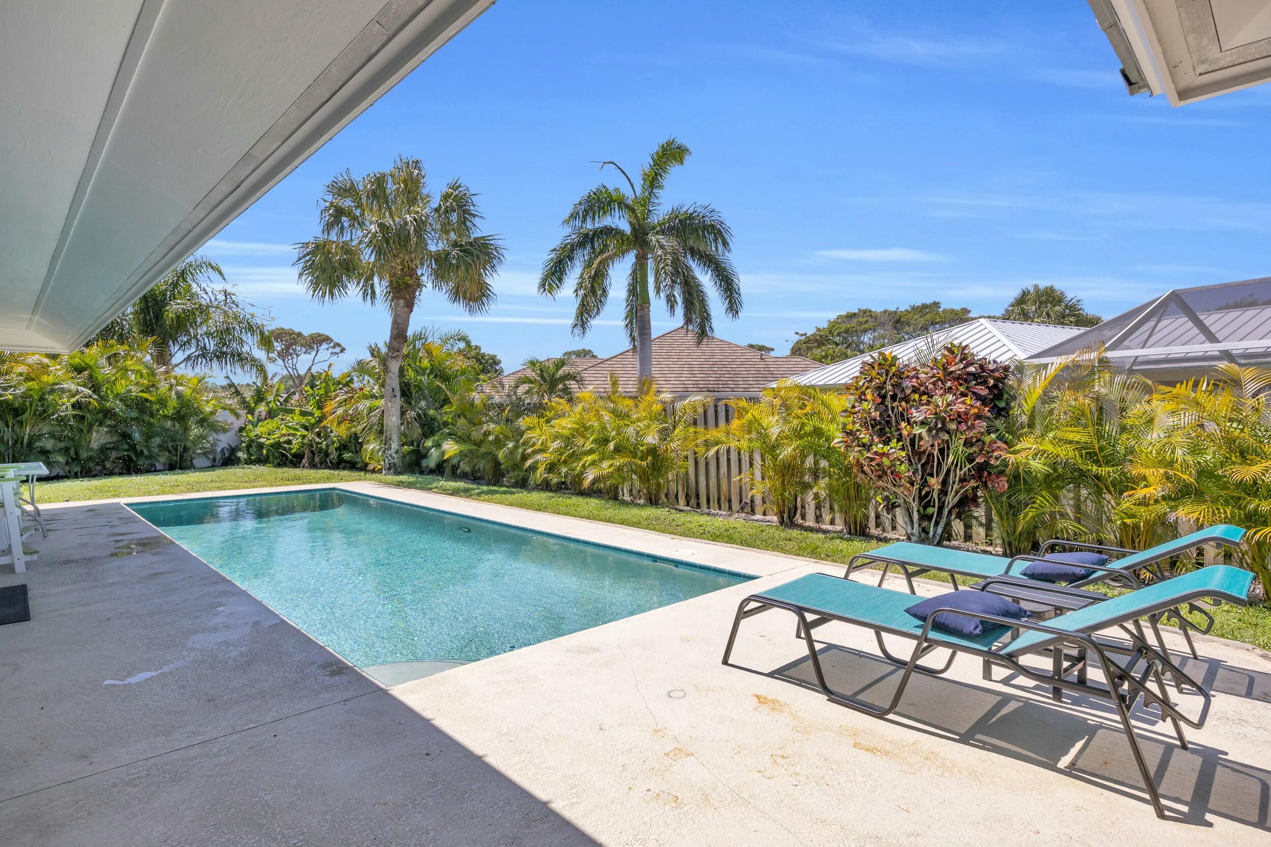 11 Hemlock Lane Tequesta, FL 33469 - Photo 22 of 27 Pool/Backyard